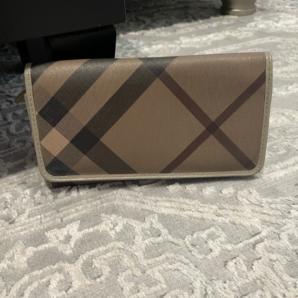 Burberry long wallet..